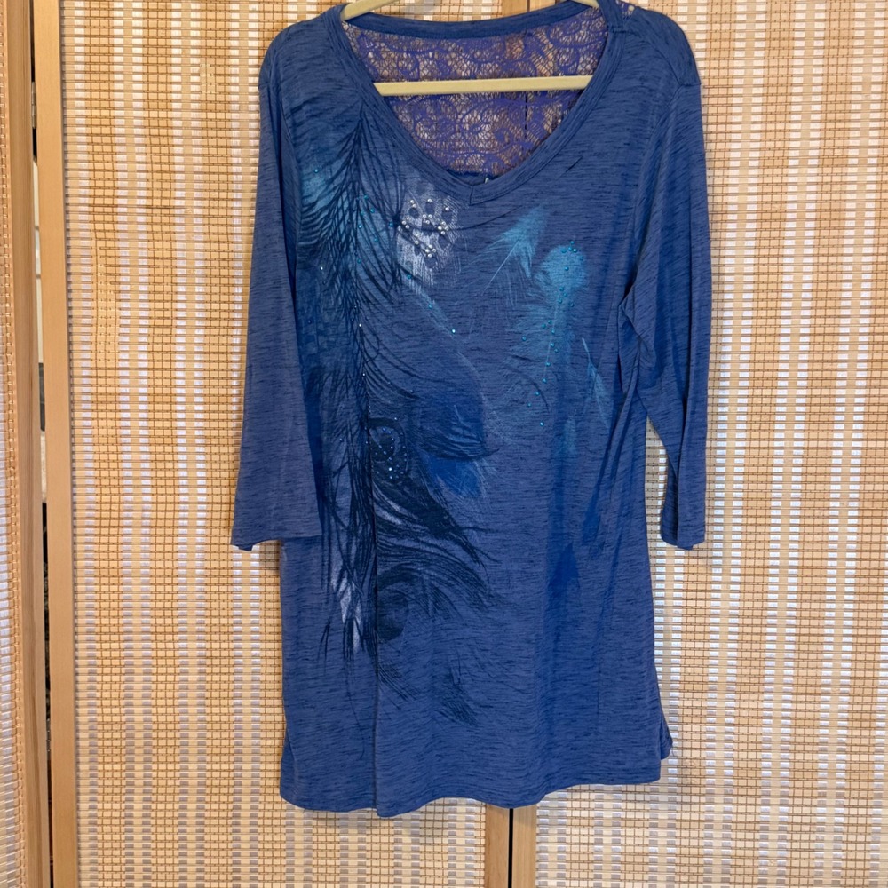 Faded Glory Womens 1X Slate Blue Feather Graphic Lace Back Tunic Top Bohemian